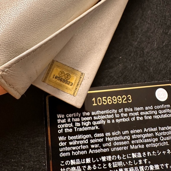 Authentic Chanel Caviar CC wallet in metallic - Picture 3 of 16